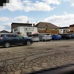 中華そば ひらこ屋 - 店舗裏のPは広め