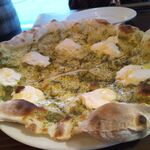 焼き立て熱々のワンコインピザ2枚目～♪