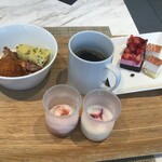 ステッチ コートヤード・バイ・マリオット大阪本町 - ビュッフェの一例。