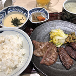 Gyuutan To Wagyuu Yaki Aoba - 牛タンとハラミ　定食で1900円くらい