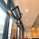 巣鴨ときわ食堂 - 【2021年03月】店内は扉は閉めてますが、空調はフル回転な感じで、上部窓は開いているなど、換気対策も頑張っています。