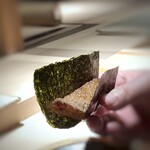 菊鮨 - ◆揚げた喉黒、海苔・・これも美味しい。熱々の喉黒は濃厚な旨味、上質な海苔と共に頂くと秀逸。