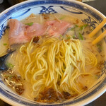 らーめん砦 研究所 - 出汁貝白湯らーめん③  ※麺は中太ややちぢれの玉子麺