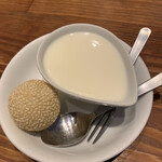 青藍 - 杏仁豆腐と胡麻団子