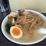 ラーメン 前田家 - チャーシュー麺（並）メンマ＋煮卵