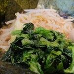横浜家系ラーメン 蓮 - ほうれん草♪たっぷり