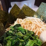 横浜家系ラーメン 蓮 - 海苔がずら〜っと♪