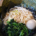 横浜家系ラーメン 蓮 - もやし率高め♪
