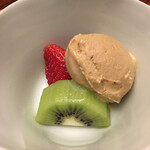美濃吉本店 竹茂楼 - デザート　苺　キュウイ　きな粉アイス