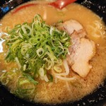 ラーメン 峰味 - 令和2年8月 とんこつ醤油ラーメン(肉2枚) 税込750円