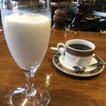 Suteki Kan Sawa - ランチの牛乳とコーヒー
