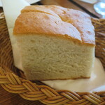 IL PINOLO LEVITA - 自家製フォカッチャ