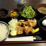 和だいにんぐばる結 - 唐揚げ定食＋サラダ＋生卵（2021.2）