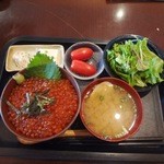 Hokkai Sakaba Shizunai - 自家製イクラ丼