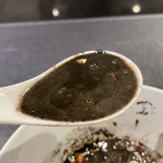 Japanese Soba Noodles 蔦 - 後半は真っ黒なスープに