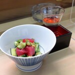 家庭料理 小川 - まぐろきゅうり きざみわさび日本酒１杯