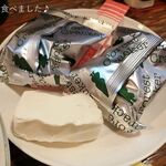 ざぶとん - 月水木は200円メニューのチーズクラッカー！！！
      （月水木以外は300円）
      イーズナブル！！！