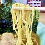 横濱ラーメン あさが家 - 酒井の麺はモッチリ感最高です。