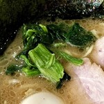 横濱ラーメン あさが家 - ほうれん草。