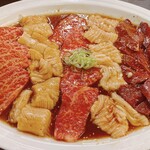 Aka Ushi Tare Yakiniku Marufuku - タレ肉の盛り合わせ5種(健康和牛あか牛ロース含む)