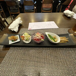 Imaishi Hanten Suzuka - 前菜盛り合わせ
                        ◯クラゲと蒸し鶏
                        ◯本マグロ刺身
                        ◯豚足煮凝り
                        ◯ウドのキンピラ
                        ◯イカとアスパラ和え　⭐️⭐️⭐️⭐️
                        