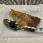 今石飯店 涼華 - ホタテと春キャベツの春巻き　ホタテ、キャベツの甘味と添えられたキャビアの塩味が美味しい⭐️⭐️⭐️⭐️⭐️
            