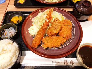 Tonkatsu Satsuma - ■牡蠣ミックスフライ定食(ご飯大盛り)■
                        大ぶりの牡蠣フライx2・エビフライ・トンカツ
                        フライはとても美味しかったですが、ご飯がビシャビシャで残念なお味でした。。。