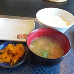 喃風 - セットのご飯と味噌汁と漬物