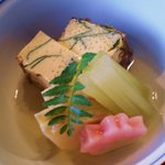 ほり川 田村長 - 玉子豆腐のようなしんじょうと筍、ふきの炊き合わせ