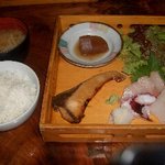 遊魚 和田丸 - ぶりの照焼と刺身定食