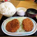 キッチンオトボケ - メンチカツ定食（特盛）、生卵680円