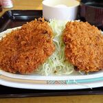 キッチンオトボケ - メンチカツ定食（特盛）、生卵680円