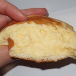 パンドノレーブ - ・「クリームパン(¥172)」の断面。