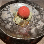 エクアトゥール - 紅茶の蕨餅 苺のアイス