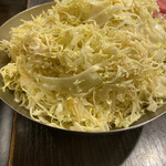 味ん味ん - 山盛り千切りキャベツこれで100円