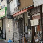 となりの食堂 - 暖簾が出ていて一安心