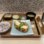 わたしの食卓 - チキン南蛮定食（雑穀米） 780円