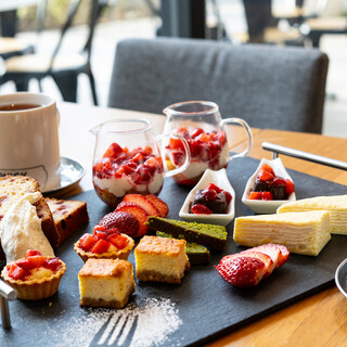 苺のアフタヌーンティーセットがスタート！