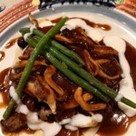 和楽 - 下に平べったいパスタが少し敷かれています。