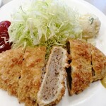 とん久 - けっこう厚めです