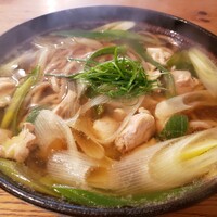 自家製粉石臼挽きうどん 青空blue 本店 - 地鶏南蛮うどん(自家製粉粗挽きうどん)