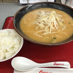 くるまやラーメン - 味噌ラーメン大盛り、680円＋160円。サービス半ライス付き。