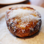 Burger POLICE - 新玉ねぎとサルシッチャのグラタン