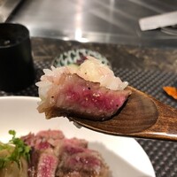 鉄板彩菜やまぐち - ステーキ丼リフト