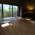 イチリン ハナレ - 広々したカウンター席