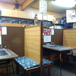 Akatombo - 昭和の雰囲気を残す店内。