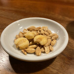 バー ウダ - 定番の乾き物〜