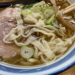 ラーメン恵比寿屋 - 「ラーメン」（650円）の麺アップ