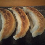 Karaku - 餃子(チーズ入り)￥370
