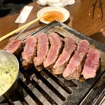 焼肉ホルモン 新井屋 - BIGハツステーキ 香草バター